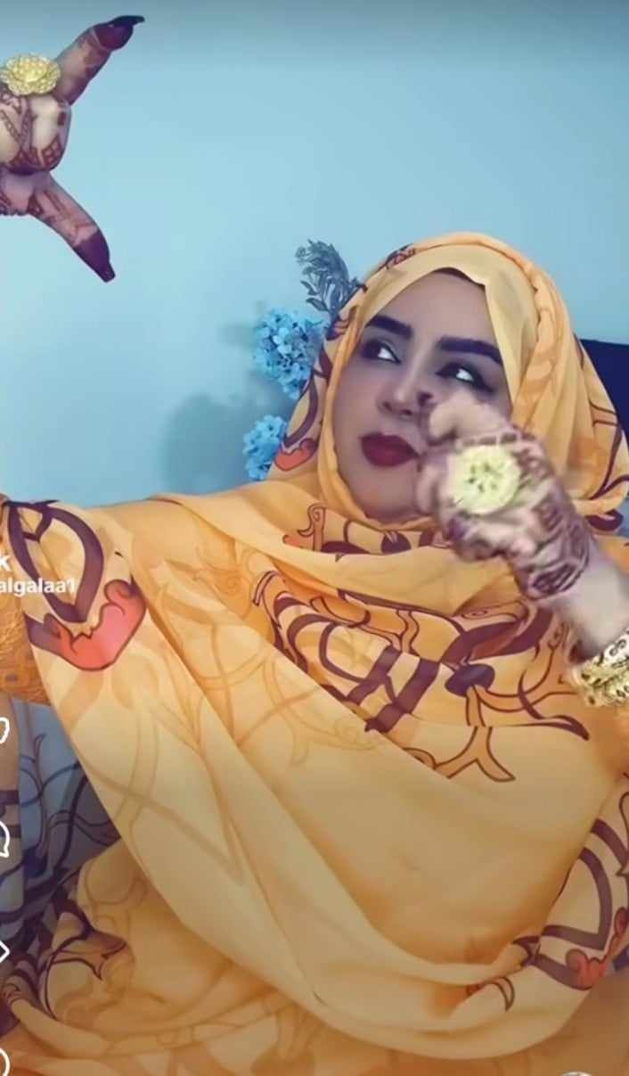 شاهد بالفيديو.. إتكاءة الفنانة ندى القلعة بأحد المنتجعات السياحية ببورتسودان تخطف الأضواء على مواقع التواصل