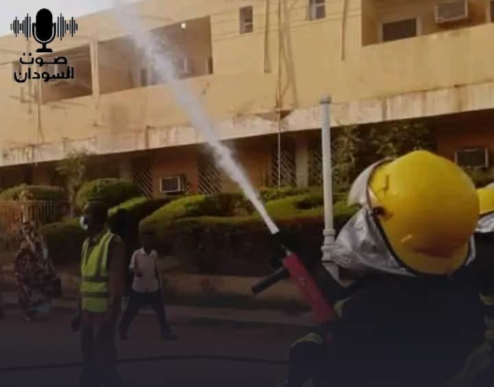شاهد الفيديو الذي نال اعجاب المتابعين.. تعقيم كامل لشوارع مدينة ود مدني بـــ(الديتول) تمهيداً لعودة الأهالي