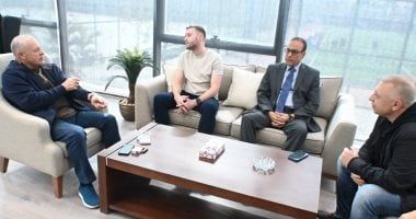 أبو ريدة يجتمع بالشركة الراعية لملابس المنتخبات لمناقشة التصميمات الجديدة