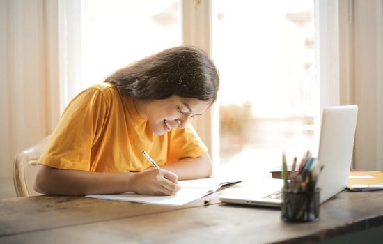 طالع الأبراج: دحيحة وبيحبوا التعليم.. 5 أبراج تقضى عمرها فى الدراسة