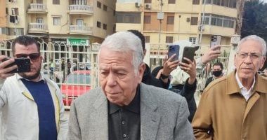 حسن حمدي وطاهر أبو زيد وخالد بيبو في جنازة ميمي الشربيني..صور