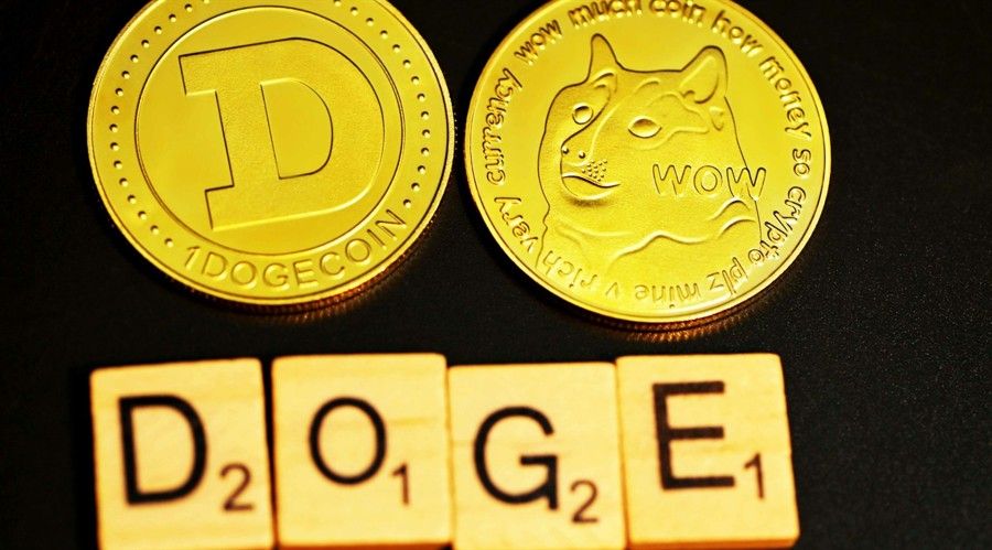 عملة الدوجكوين (DOGE) تواجه تقلبات تزامنا مع الدعم السياسي ونشاط الحيتان