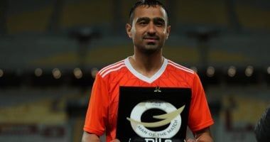 محمد فخرى يحصل على جائزة أفضل لاعب فى مباراة الأهلى وفاركو