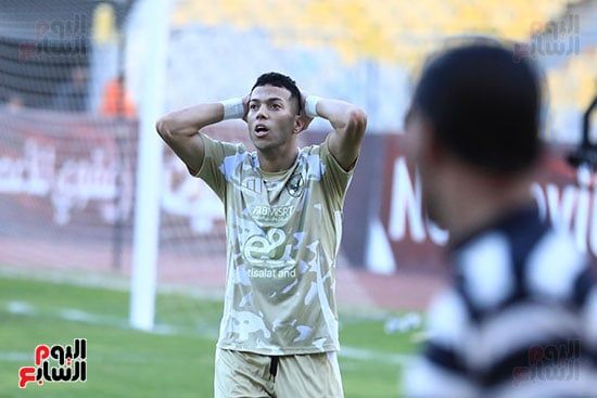 إمام عاشور يتعادل للأهلى أمام فاركو من ركلة جزاء في الدقيقة 10+45