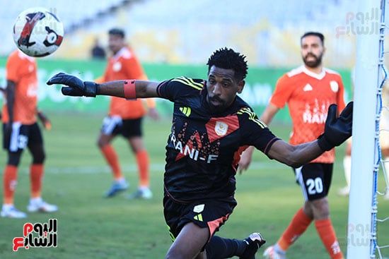 إمام عاشور يتعادل للأهلى أمام فاركو من ركلة جزاء في الدقيقة 10+45