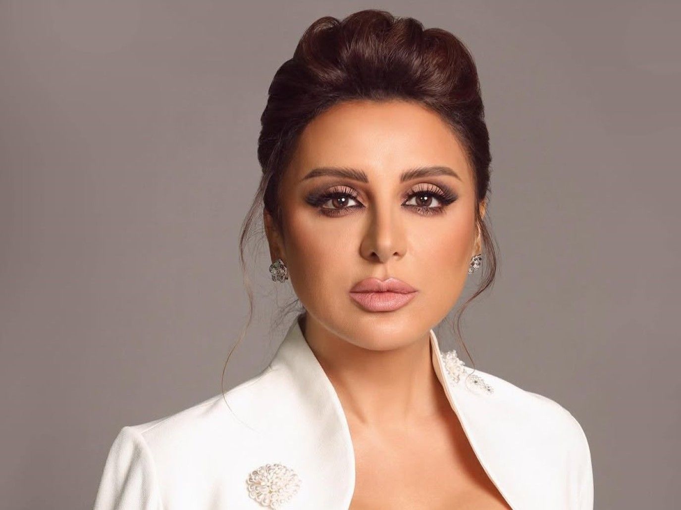 استلهمي أجمل تسريحات شعر للمناسبات من أنغام لإطلالة أنيقة وجذابة