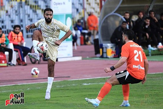 إمام عاشور يتعادل للأهلى أمام فاركو من ركلة جزاء في الدقيقة 10+45