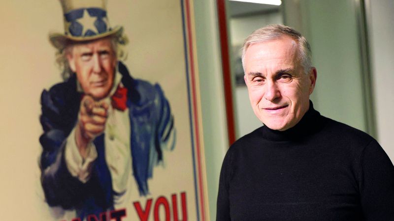 الامارات | صور ترامب بدلاً من وجوه وشخصيات تاريخية