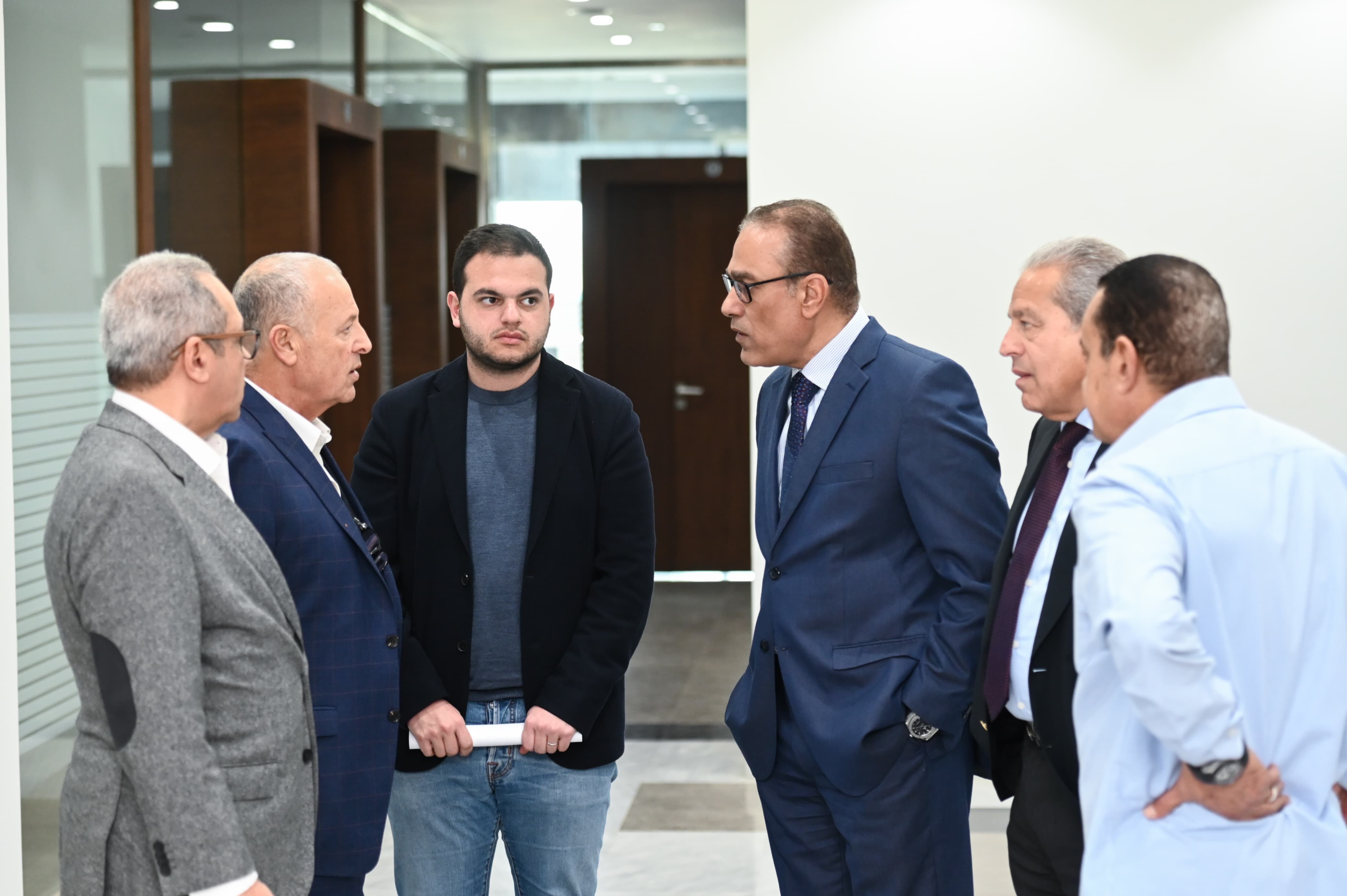 مجلس إدارة اتحاد الكرة يتفقد مركز المنتخبات الوطنية.. صور