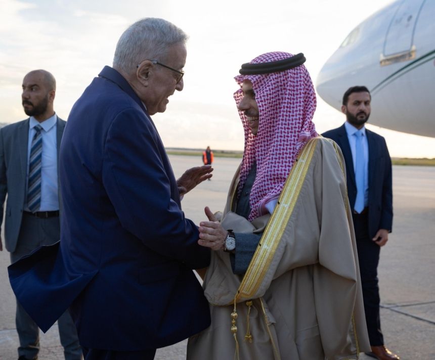 بيروت.. وزير الخارجية ينقل تحيات القيادة وتهنئتها للرئيس اللبناني