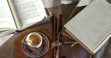 طالع الأبراج: أشخاص ينتمون لـ 5 أبراج يقفون في أول صف بمدخل معرض الكتاب.. منهم الجوزاء