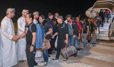 الخليج اليوم .. سلطنة عمان تعلن نجاح جهودها في الإفراج عن طاقم سفية " جلاكسي ليدر"