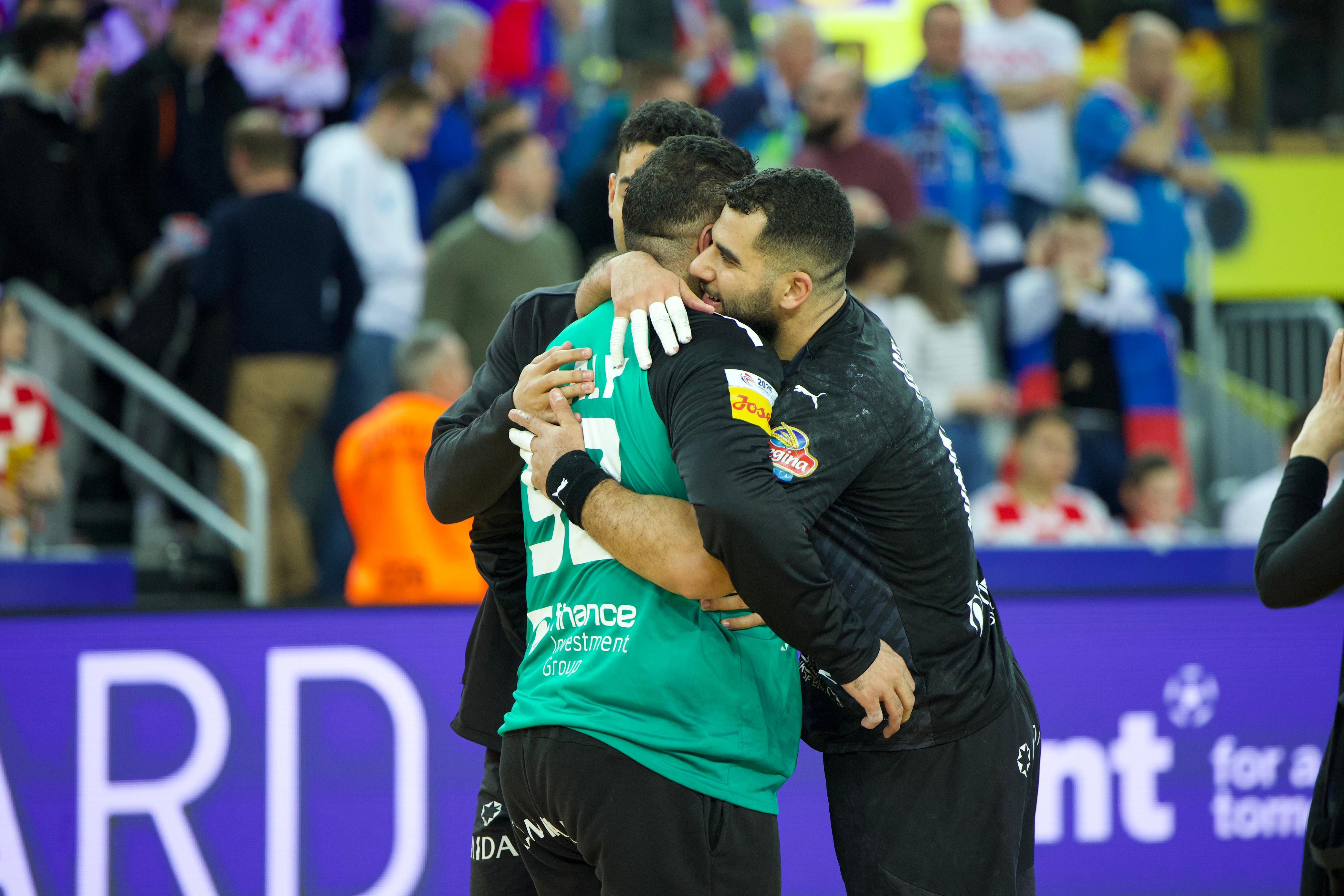 احتفالات لاعبى منتخب مصر لكرة اليد بالفوز على سلوفينيا فى كأس العالم.. صور