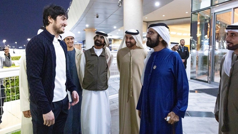 محمد بن راشد يشهد أمسية «فاشن فرايداي» بمضمار ميدان العالمي