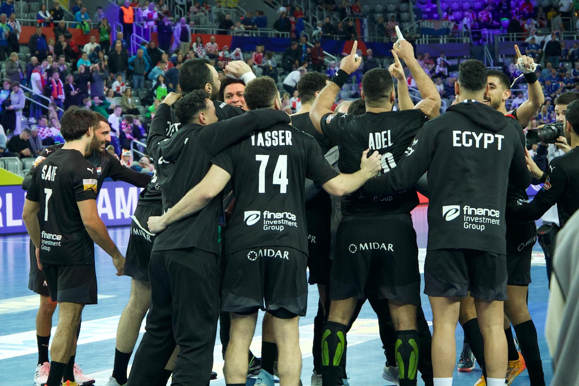 احتفالات لاعبى منتخب مصر لكرة اليد بالفوز على سلوفينيا فى كأس العالم.. صور