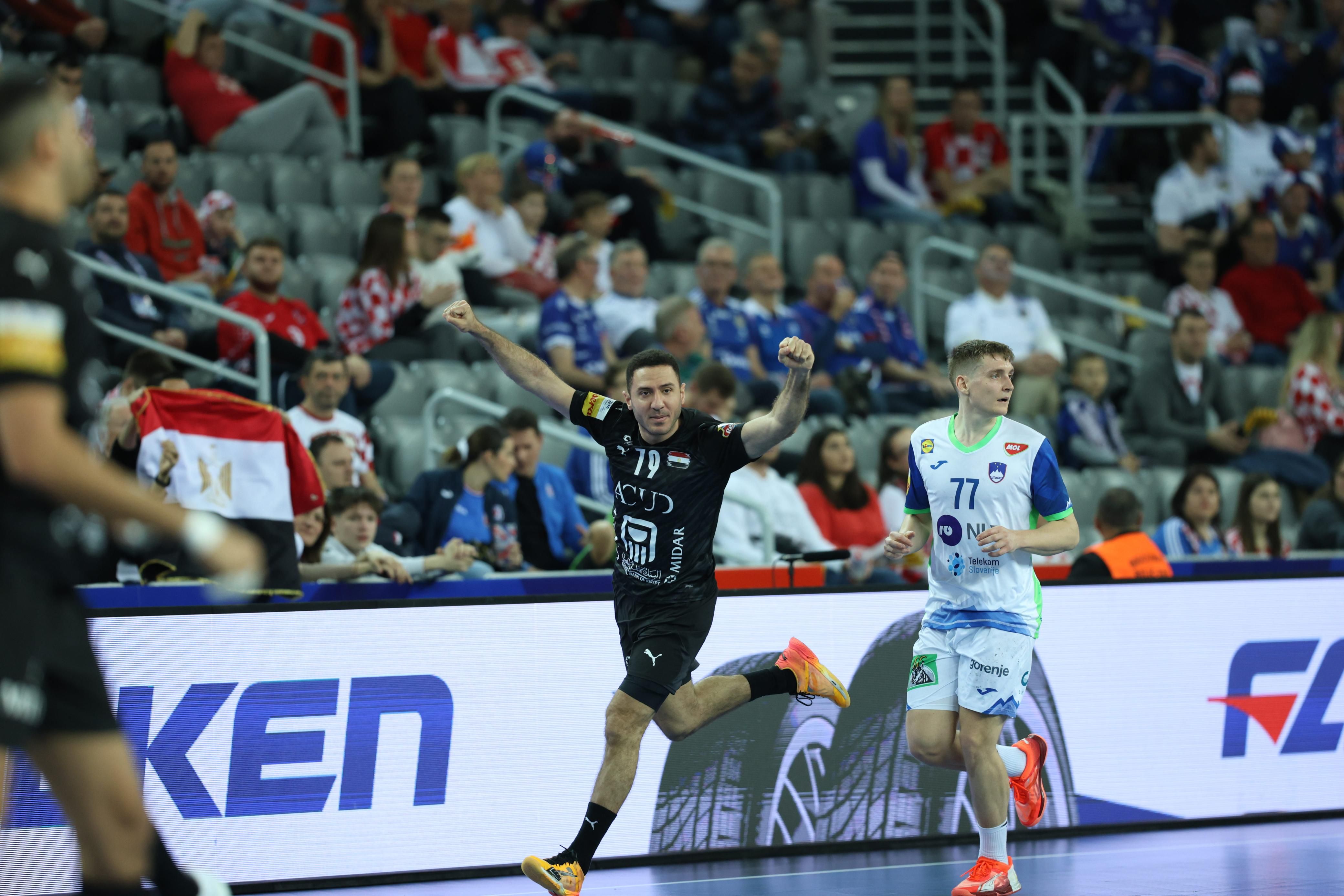 احتفالات لاعبى منتخب مصر لكرة اليد بالفوز على سلوفينيا فى كأس العالم.. صور