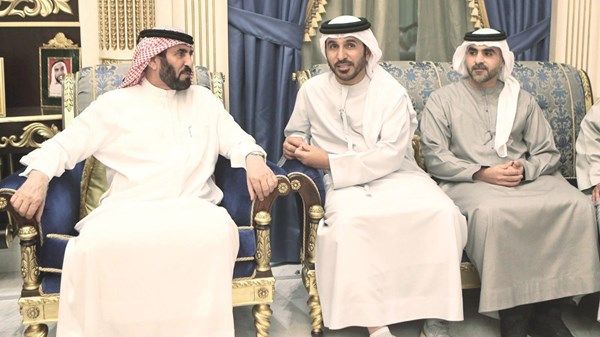 طالب بن صقر يعزي في وفاة عبدالله الغفلي