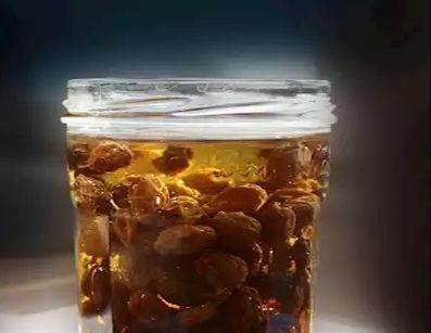 ماء الزبيب على الريق-5 فوائد مذهلة للجسم