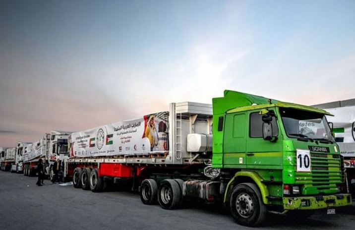 الامارات | "الفارس الشهم 3".. 100 شاحنة مساعدات إماراتية تحمل 1442 طناً تدخل غزة منذ بداية الهدنة