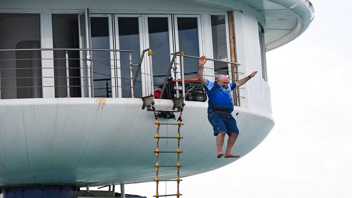 الامارات | مغامَرة مذهلة تحطم الرقم القياسي لأطول مدة يمضيها شخص تحت الماء