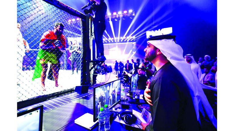 الامارات | منصور بن محمد يشهد فوز الإماراتي الحسيني في «طريق الأبطال إلى دبي»