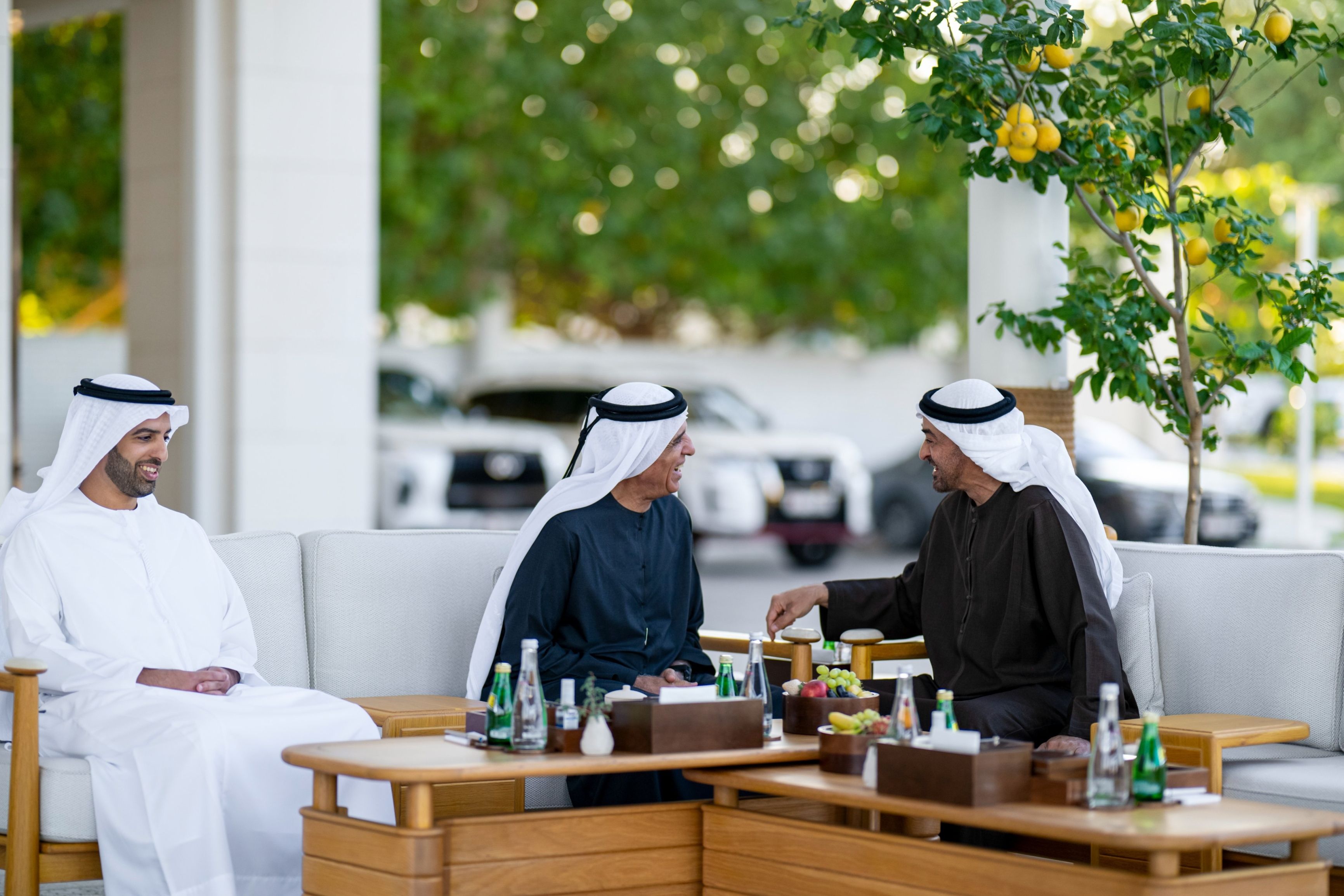 الامارات | رئيس الدولة يستقبل حاكم رأس الخيمة ويبحث معه قضايا شؤون الوطن والمواطن