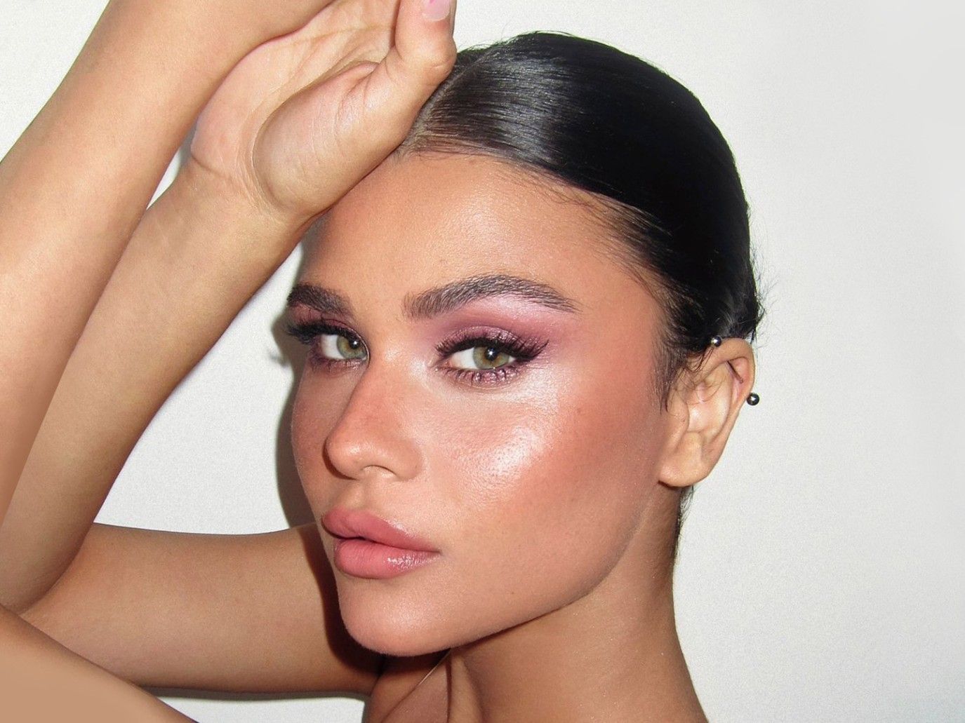 فادي قطايا يتحدث لـ"الخليج 365" عن تطور أسلوب المكياج وأحدث اتجاهات 2025