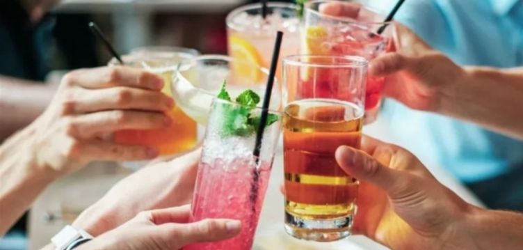 3 مشروبات تزيد خطر الإصابة بمرض ألزهايمر .. ابتعدوا عنها