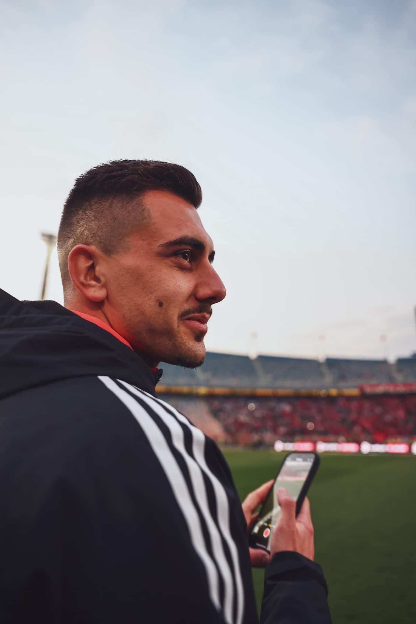 جراديشار يوثق ظهوره الأول أمام جمهور الأهلي بصور تذكارية قبل مواجهة بيراميدز