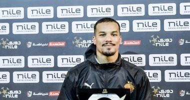 فخرى لاكاى ينال جائزة أفضل لاعب فى مباراة سيراميكا وغزل المحلة