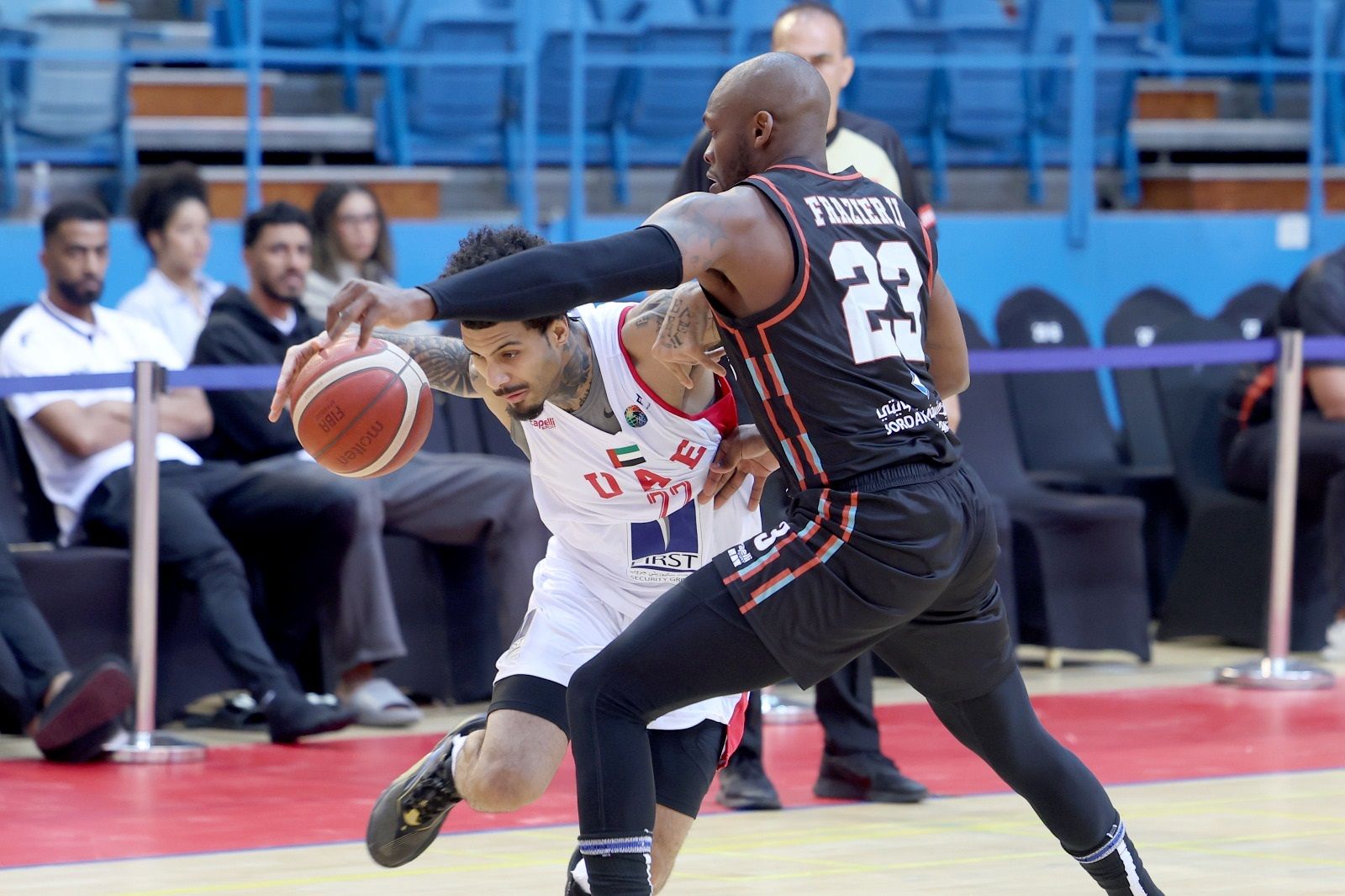 الامارات | رمية ثلاثية تمنح منتخب الإمارات الفوز على اتحاد عمّان في "سلة دبي"