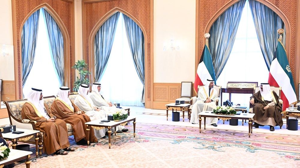 أمير الكويت يستقبل رئيس جهاز الإمارات للمحاسبة