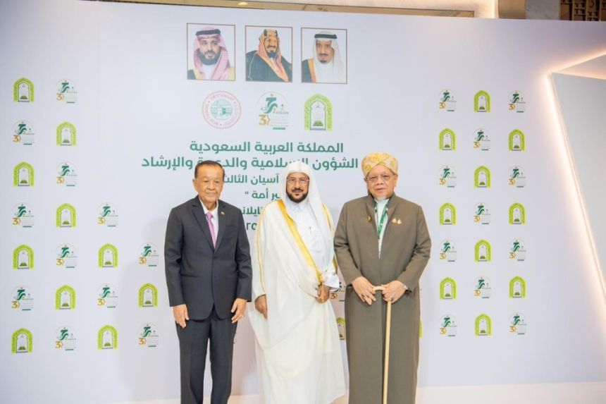 تُكريم وزير الشؤون الإسلامية بدرع "الشخصية الإسلامية المؤثرة عالميًا"