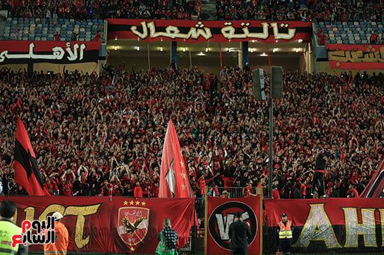 بيراميدز يتقدم على الأهلي بهدف ذاتى لرامى ربيعة فى الشوط الأول بالدوري.. صور