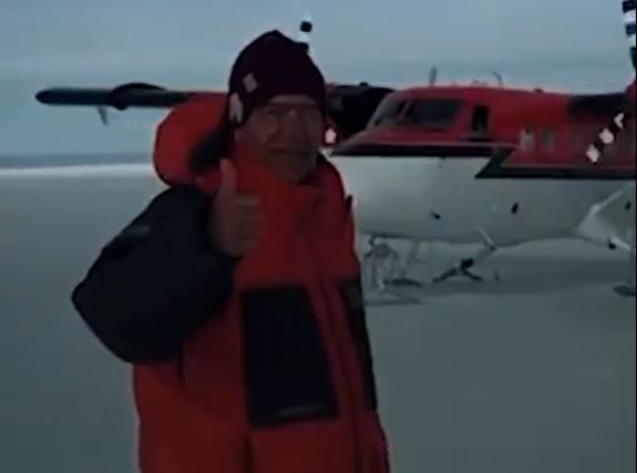 الامارات | إماراتي يشارك في بعثة جوية نفذت أول طيران دائري حول القارة القطبية الجنوبية.. فيديو