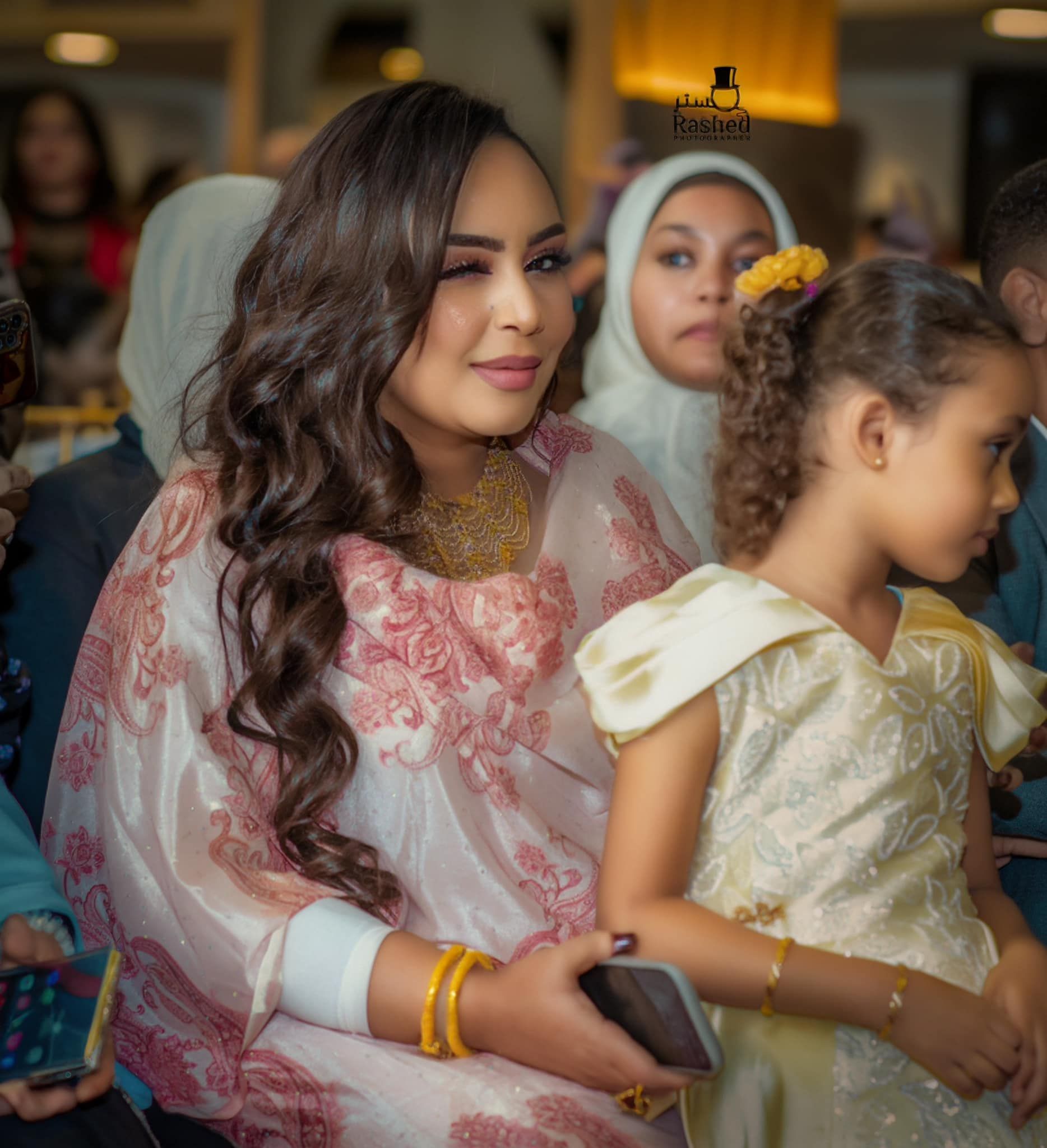 شاهد بالصورة.. بعد أن ردت عليه (وين يا مشتاقين) الفنانة هدى عربي تضبط أحد متابعيها وتسخر منه وجمهورها: (تاني مافي زول يحاول يلعب على السلطانة)