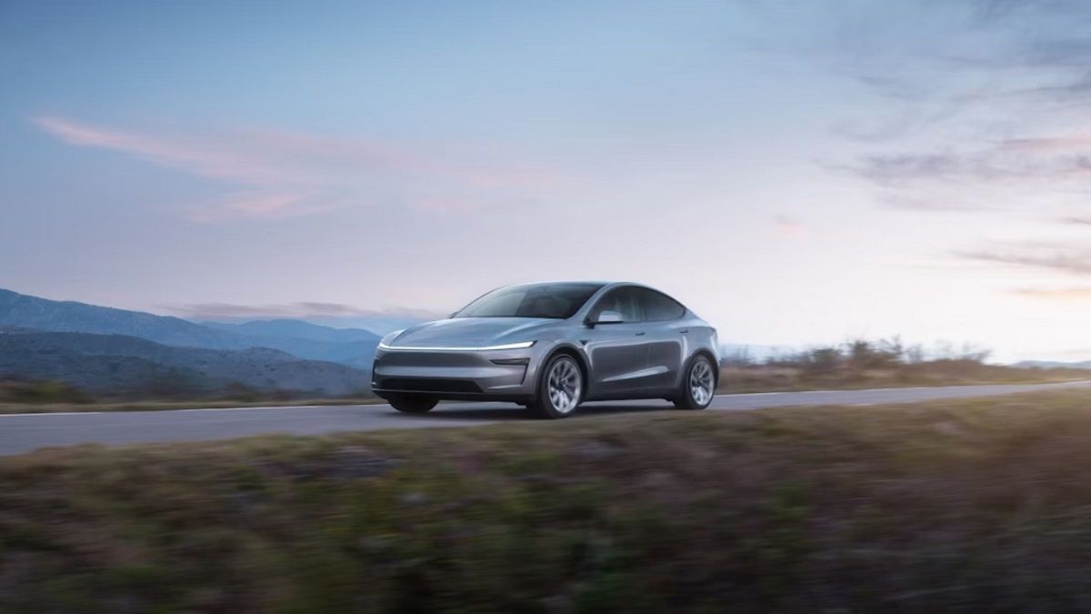 الامارات | «تسلا» تطلق أيقونتها الكهربائية الجديدة.. وهذا سعرها