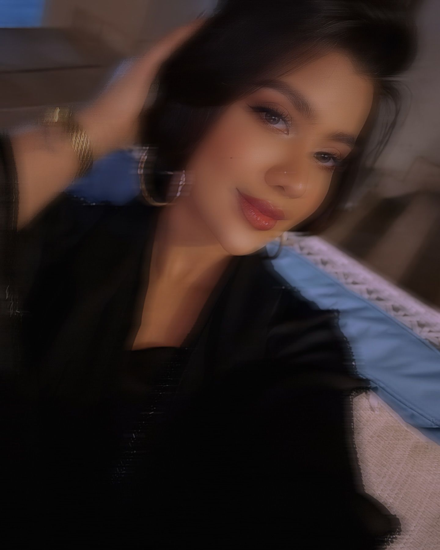 شاهد بالصور.. حسناء السوشيال ميديا السودانية “لوشي” تستعرض جمالها بإطلالة مبهرة من داخل برج خليفة بدبي وتخطف قلوب “اللوايشة”