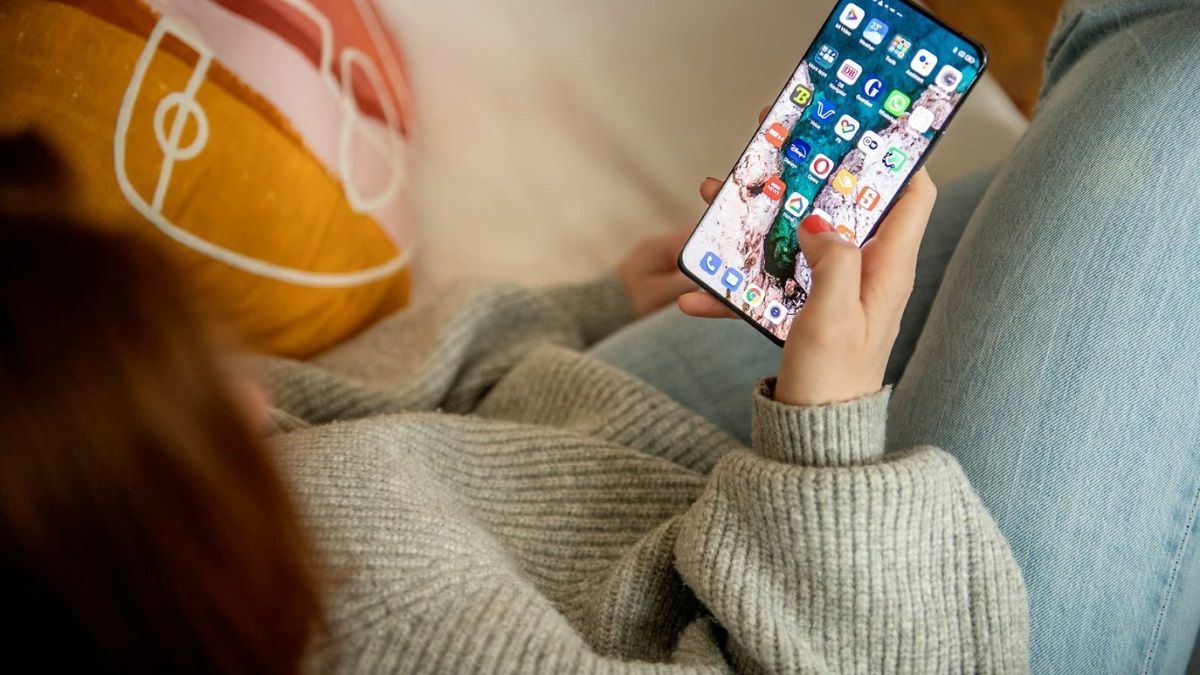 الامارات | خبيرة ألمانية تحذر: لا تفصح عن بيانات موقعك خلال تنزيل التطبيقات لهذا السبب