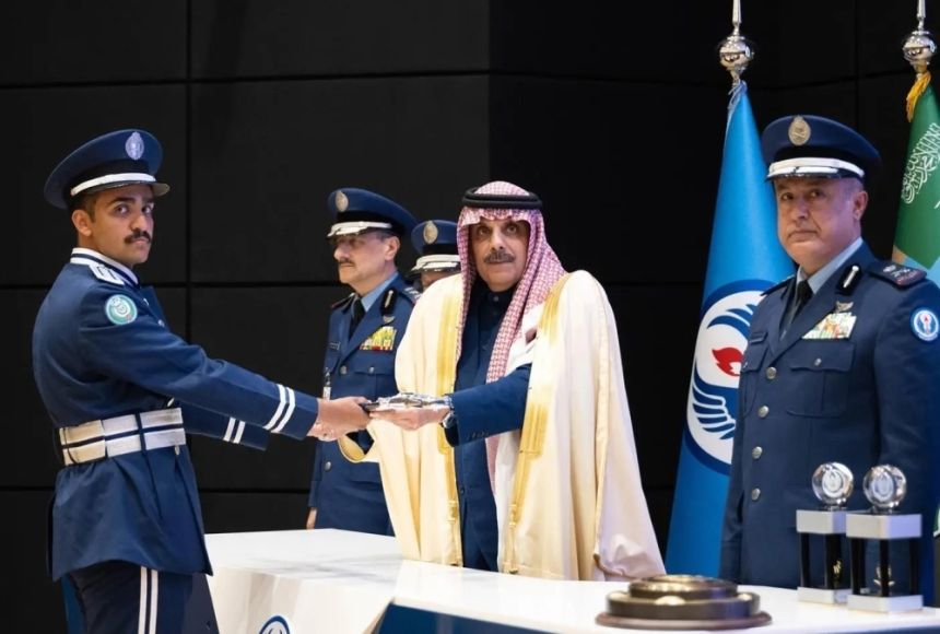 صور.. حفل تخريج الدفعة 105 من طلبة كلية الملك فيصل الجوية