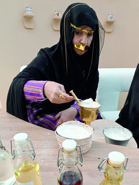 الامارات | ذاكرة الإمارات تفوح بالمسك والعنبر في مهرجان الحصن