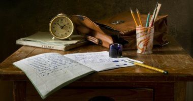 طالع الأبراج: 4 أبراج بتعبر عن أفكارها ومشاعرها بالكتابة.. كلامهم بيدخل القلب على طول