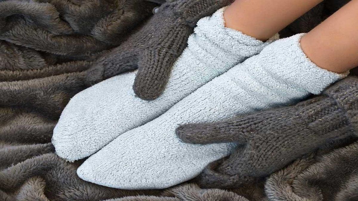 الامارات | انتبهوا إلى برودة القدمين المستمرة.. قد تكون ناقوس خطر