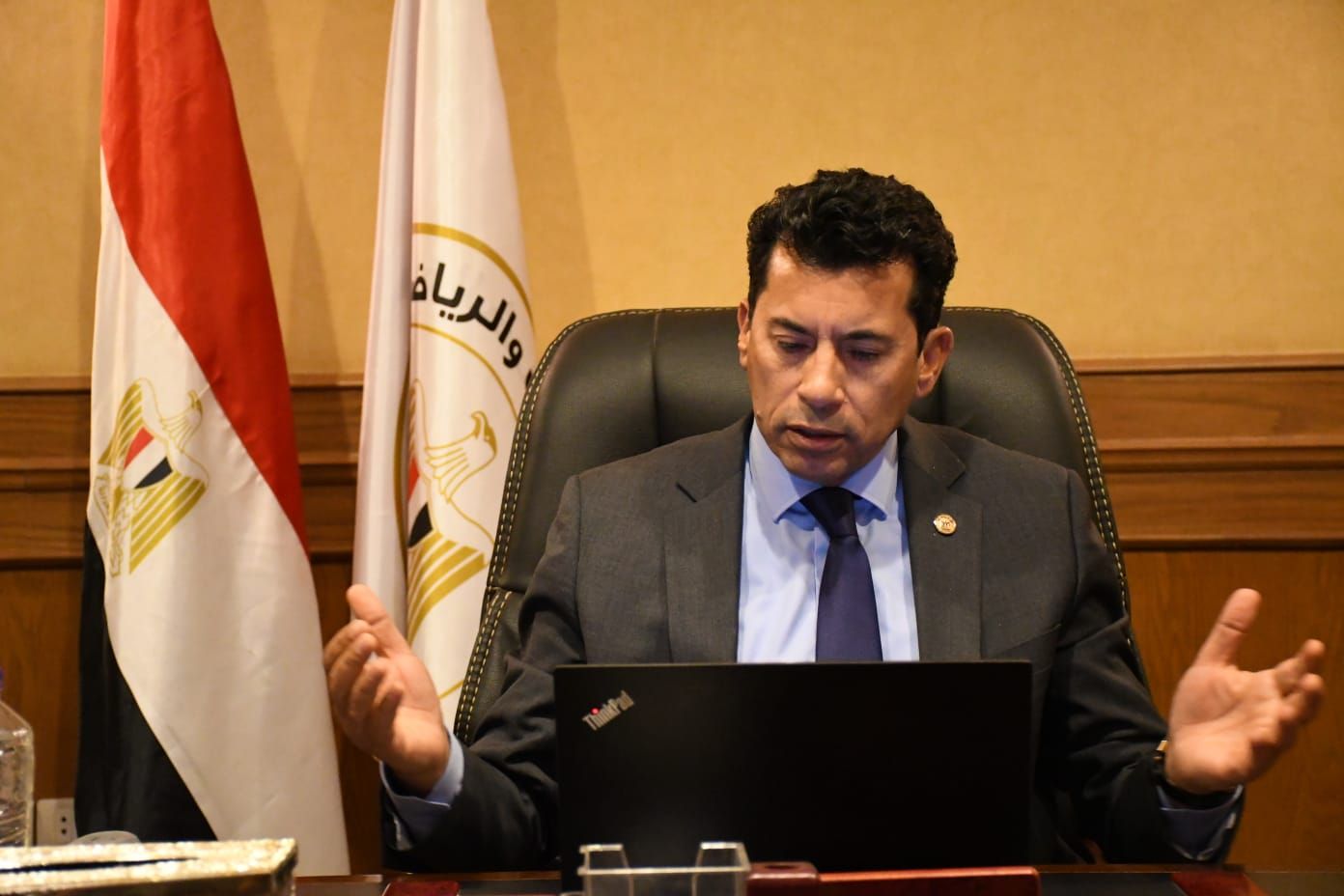 وزير الرياضة يحفز لاعبي المنتخب المصري لكرة اليد للفوز على فرنسا الليلة