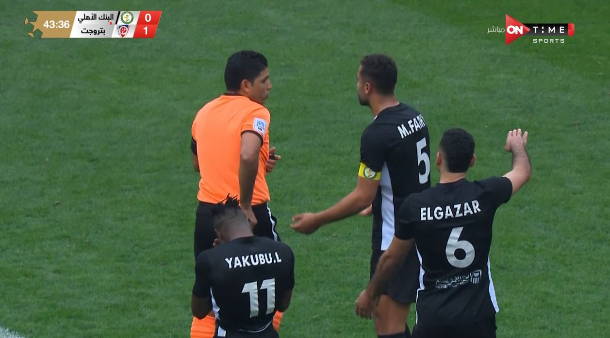 طرد وركلة جزاء ضائعة.. بتروجت يتقدم على البنك الأهلى 1-0 فى الشوط الأول