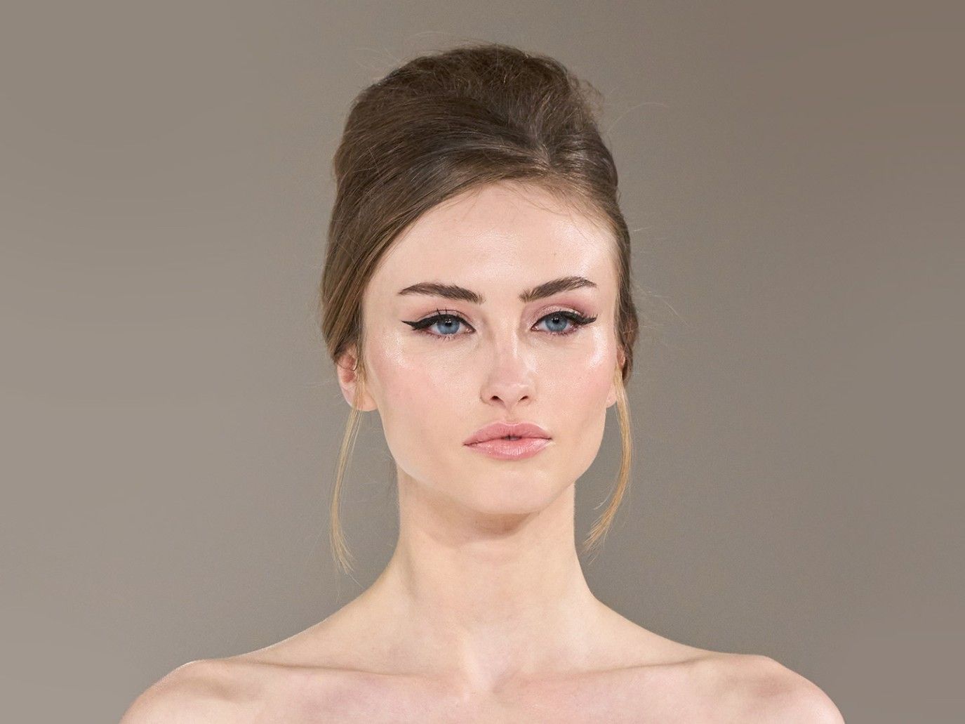 صيحات مكياج برزت في اليوم الأول من أسبوع الهوت كوتور في باريس لربيع وصيف 2025