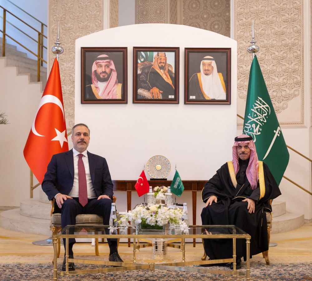 وزير الخارجية يستقبل نظيره التركي لتعزيز العلاقات الثنائية