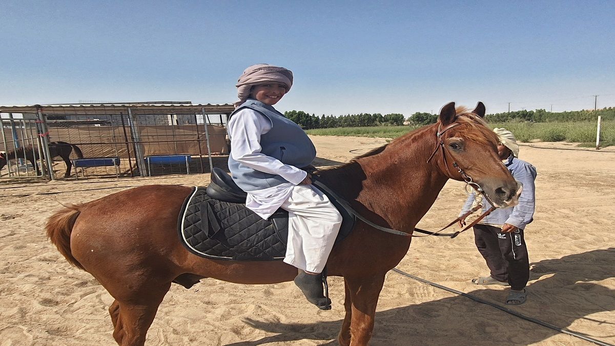 الامارات | «أمنية» تحقق حلم الفتى الشجاع سالم.. بحصان خاص به