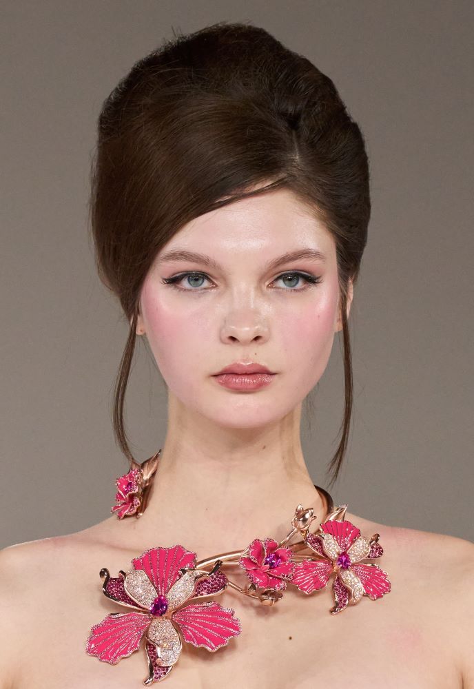 صيحات مكياج برزت في اليوم الأول من أسبوع الهوت كوتور في باريس لربيع وصيف 2025