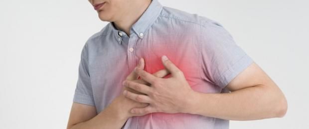 الانفعال الزائد أثر على صحة القلب.. تفاصيل مرض المطرب أحمد فهمي